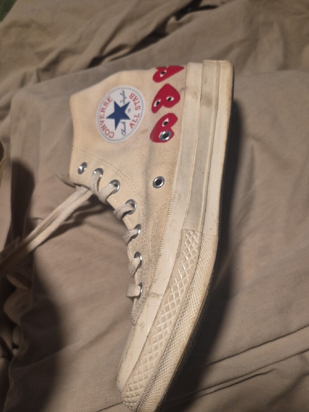 Converse Cream High-Top Sneakers with Red Heart Graphics - Picture 5 of 9